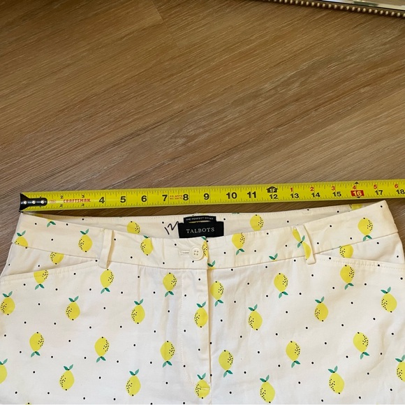 Talbots Perfect Short White Lemon Print Size 12 Chino cotton - Picture 4 of 6